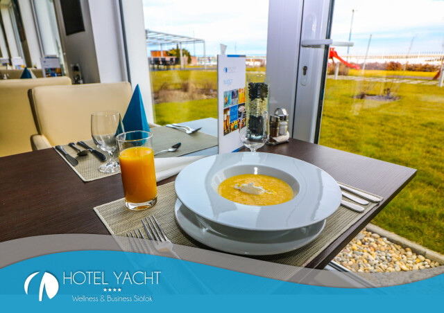 BlueDot Bistro - Hotel Yacht****Wellness & Business