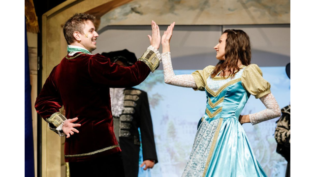 Vendégprodukció: Hamupipőke – Pesti Művész Színház