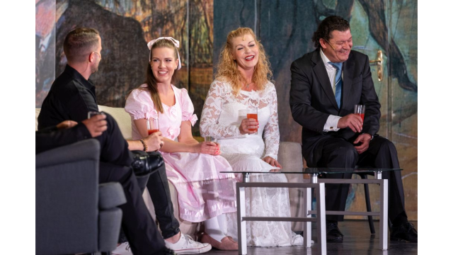 Vendégprodukció: Randevú Párizsban, avagy Kellemes Húsvéti Ünnepeket! – Pesti Művész Színház