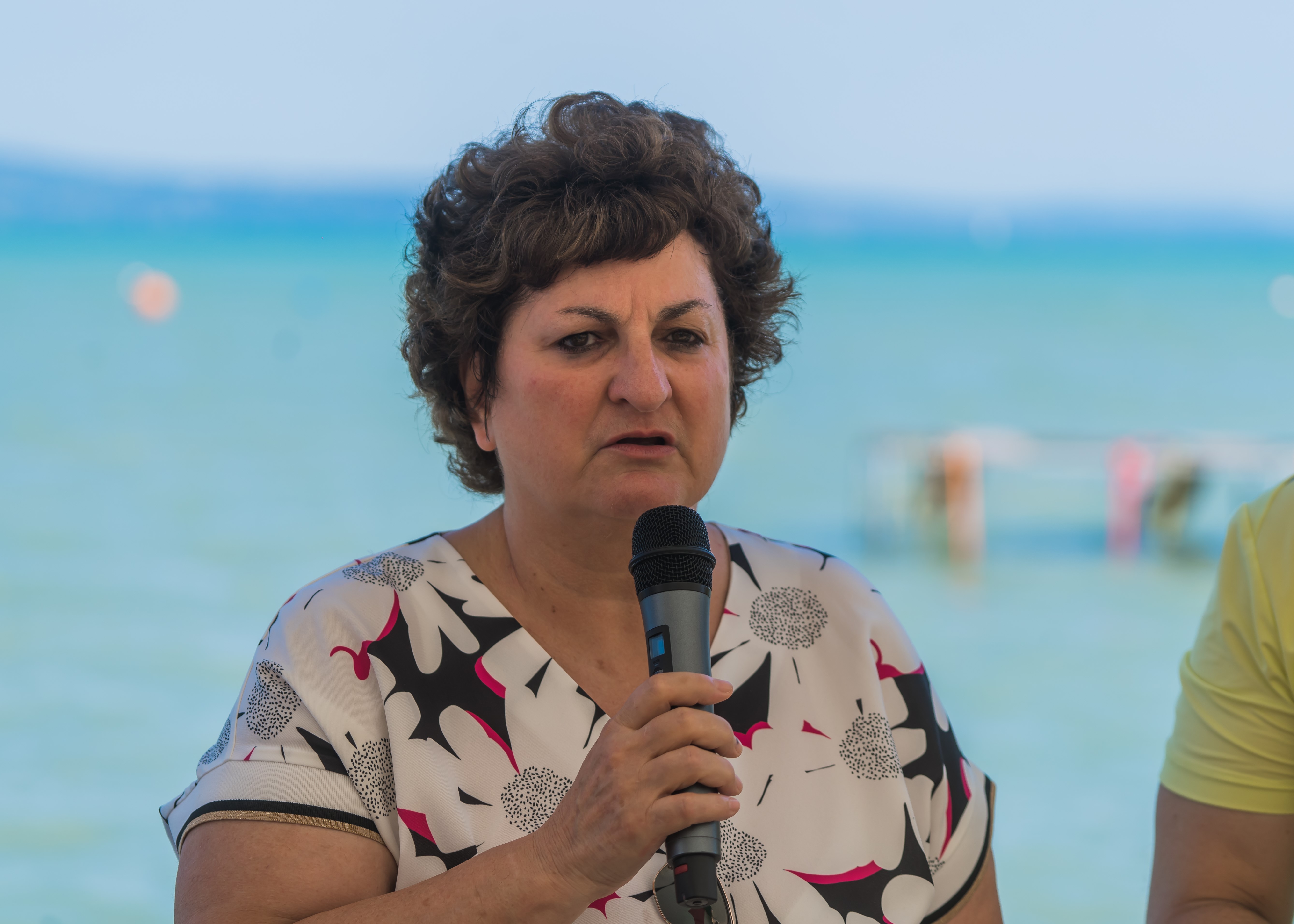 Nyitnak a strandok, átvették a csarnokot