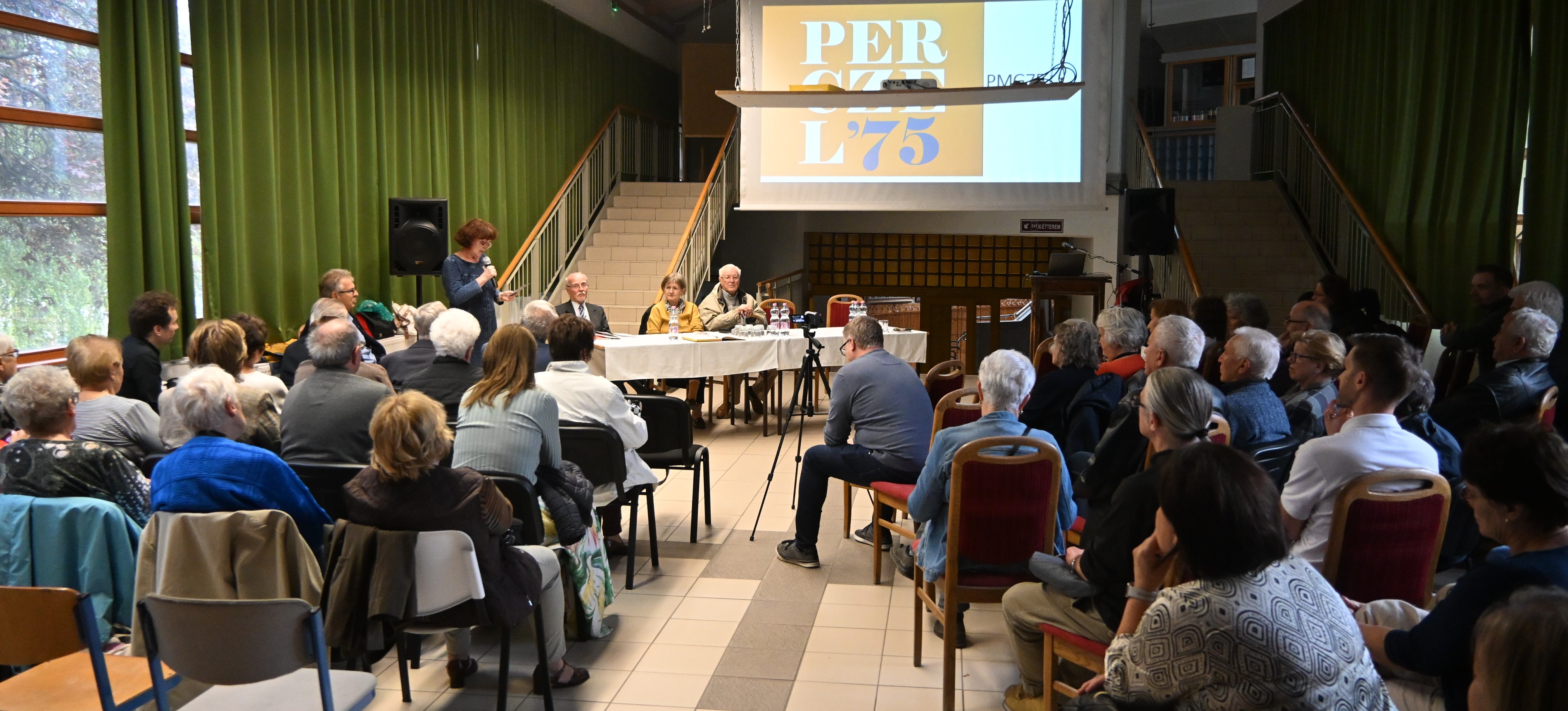 Perczel'75: legendák az aulában