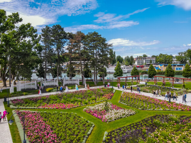 Kertörökség-díjat kapott Siófok a Rózsakertért