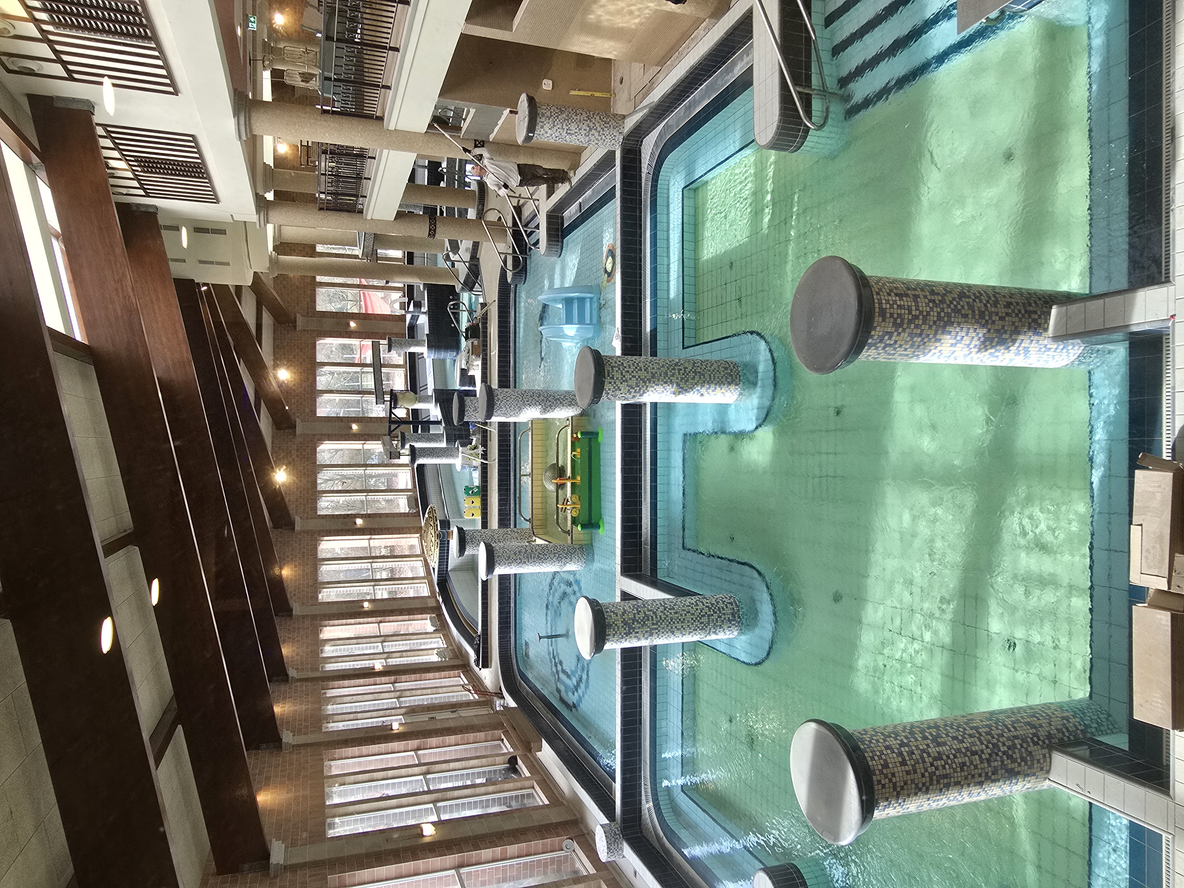 Víz a medencékben!