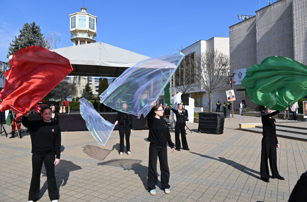 „Vérrel írott betűkkel üzennek elődeink”