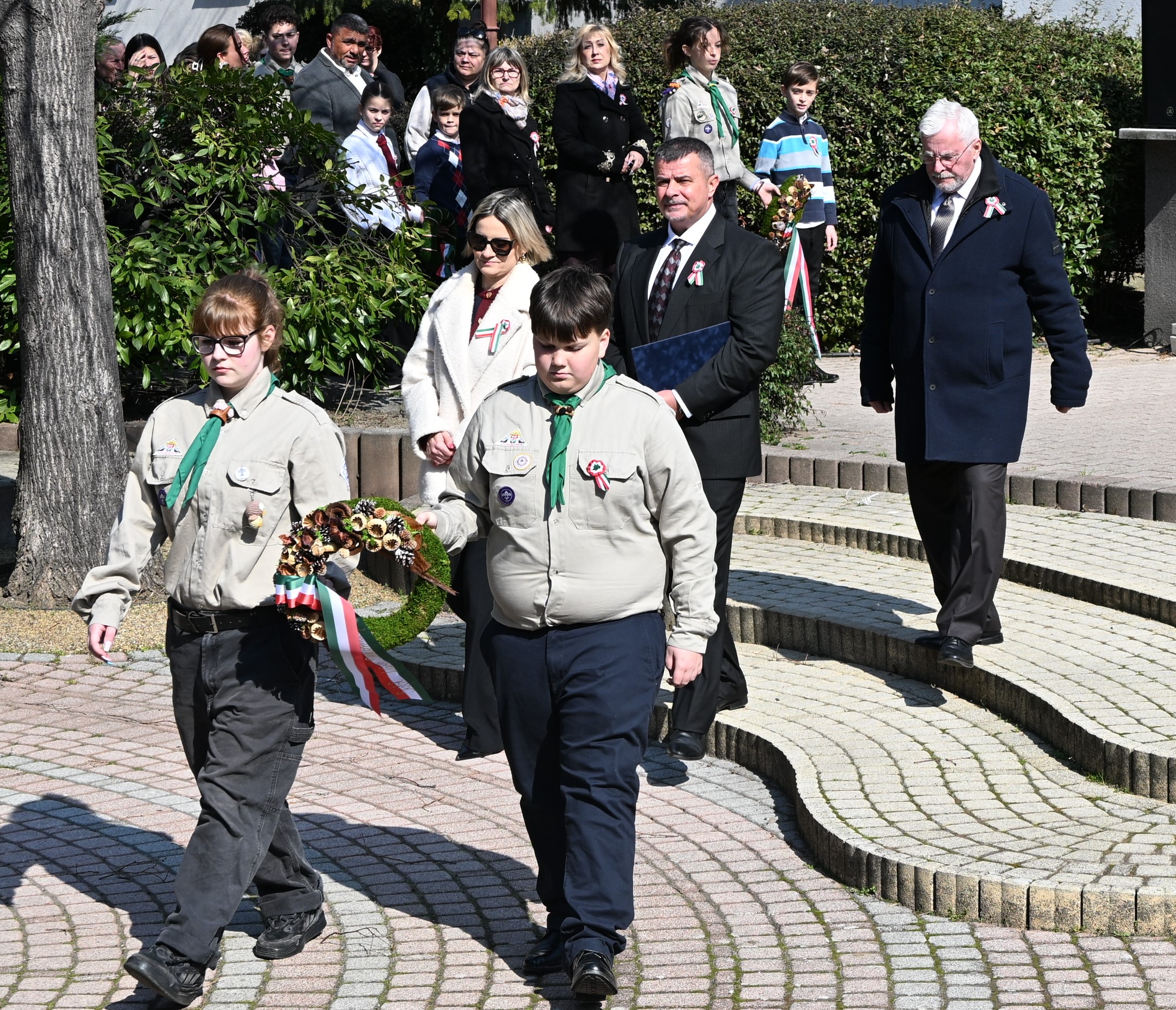 „Vérrel írott betűkkel üzennek elődeink”
