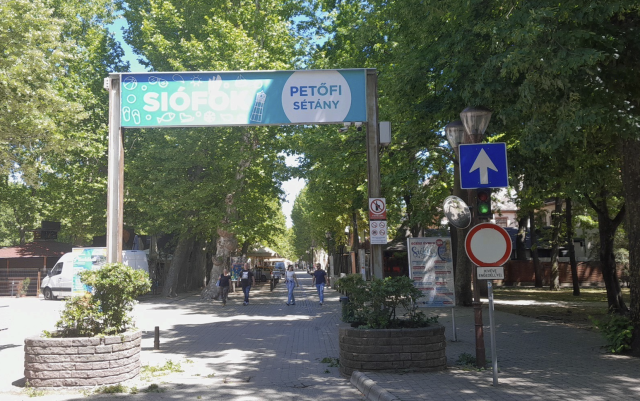 Behajtási tilalom a Petőfi sétányon