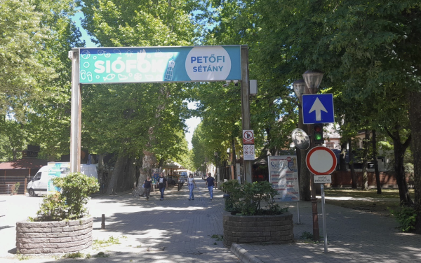 Behajtási tilalom a Petőfi sétányon